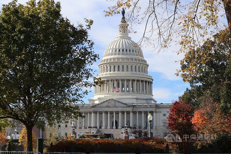 美國參、眾兩院18日通過法案，要求司法部公開調查已故性犯罪富豪艾普斯坦的檔案。圖為美國國會大廈。中央社記者鍾佑貞華盛頓攝 114年11月19日   圖：中央社提供