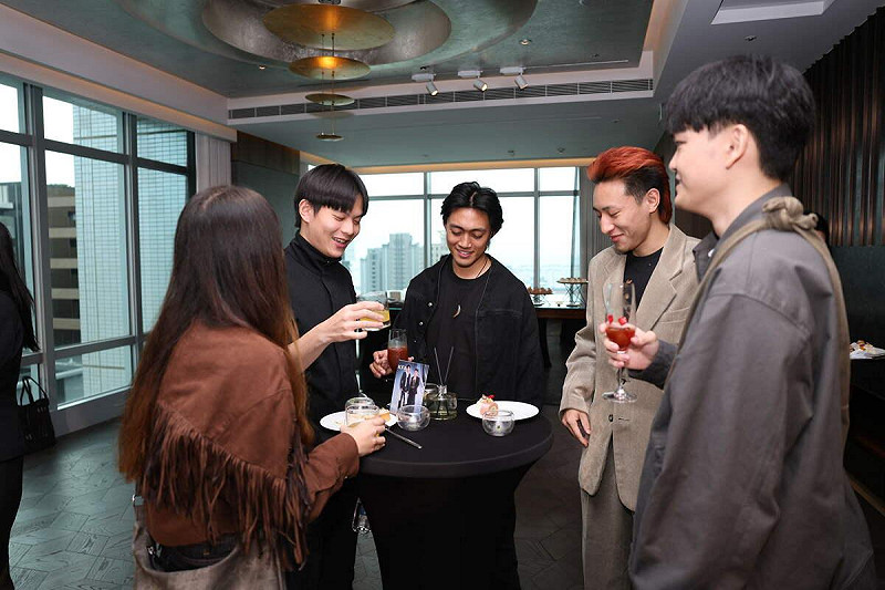 入圍設計師在茶會上對話交流創作歷程與心得。   圖：高雄市青年局/提供