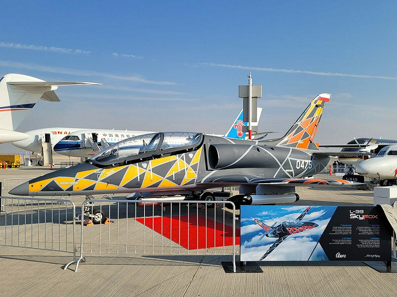 捷克公司沃多喬迪航空(Aero Vodochody)在近期的杜拜航展上展示 L-39 反無人機改裝,未來可能被投入戰場。圖:翻攝自 X《Tim Robinson》 捷克公司沃多喬迪航空(Aero Vodochody)在近期的杜拜航展上展示 L-39 反無人機改裝,未來可能被投入戰場。圖:翻攝自 X《Tim Robinson》
