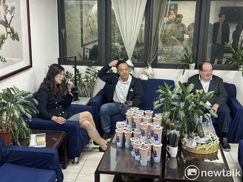 國民黨主席鄭麗文今天中午拜會國民黨台北市議會黨團。   圖：周煊惠 / 攝