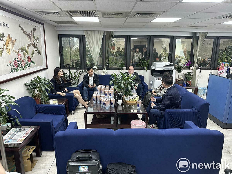 國民黨主席鄭麗文今天中午拜會國民黨台北市議會黨團。   圖：周煊惠 / 攝
