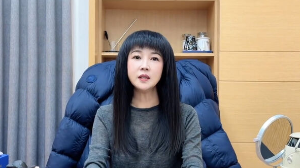 蔡淑君議員拍攝的影片，內容提到因為上一屆的委員、上一屆的保全，在這一屆的招標沒得標，而對楊宗緯主委挾怨報復」。   圖：翻攝自楊宗緯微博