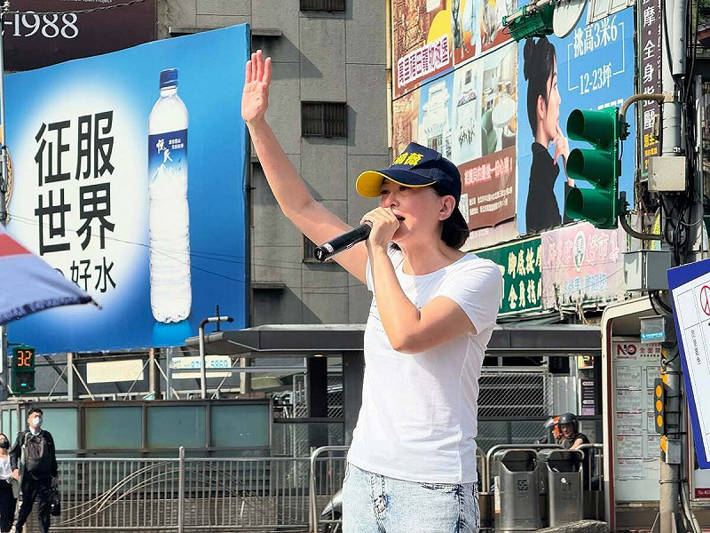國民黨立法委員王鴻薇在今年5月大罷免活動期間，指控三立電視配合青鳥「製造新聞」。三立提告妨害名譽，但傳出北檢宣布不起訴處分。   圖：翻攝「臉書」王鴻薇（資料照片）