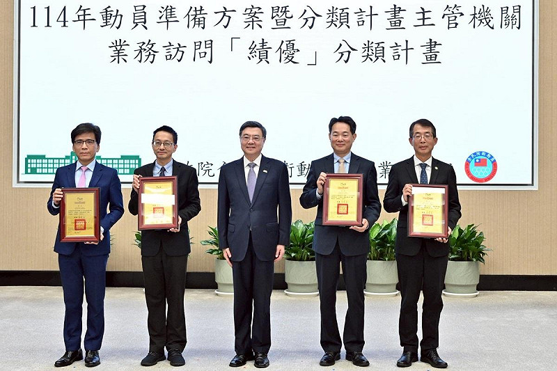 行政院頒獎表揚114年度動員方案、分類計畫績優主管機關、民間有功單位與績優人員。   圖：行政院提供