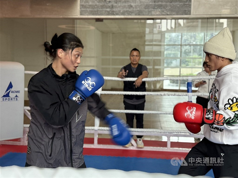 台灣女子拳擊好手吳詩儀（左）、陳念琴（右）都將爭金。（中央社檔案照片）   