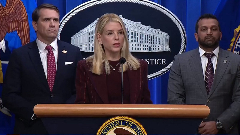 美國司法部長邦迪。 圖：擷取自 @rainbow78521 X 分享影片 