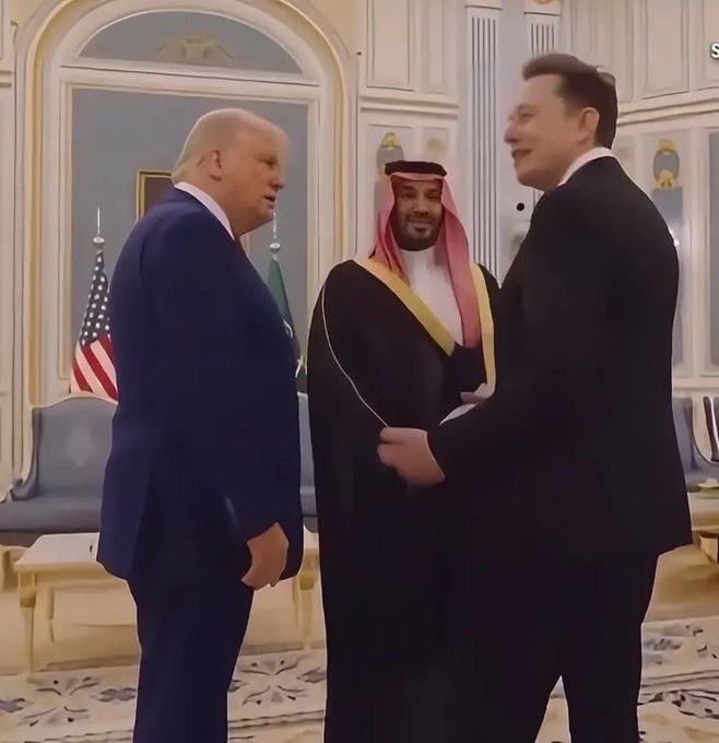 特斯拉執行長馬斯克也出席了迎接薩勒曼的晚宴。   圖：翻攝自 @gailalfaratx X 帳號