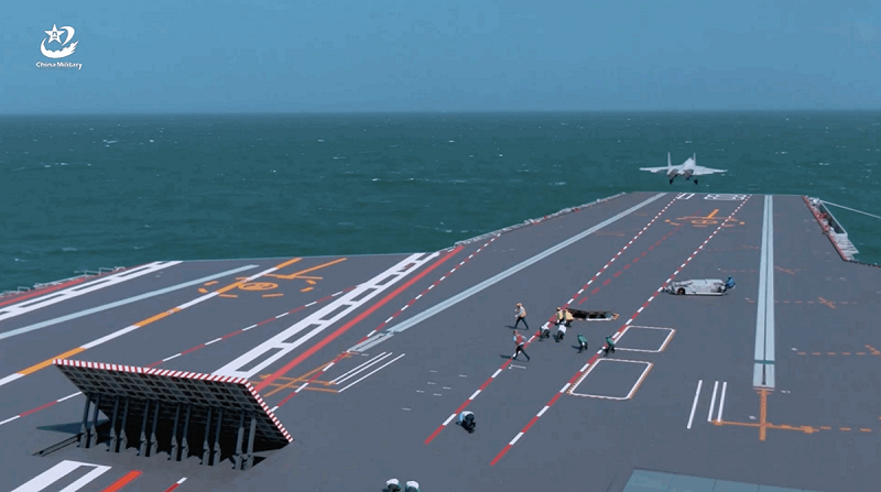 福建艦參與聯合演習測試電磁彈射系統，傳殲-15T戰機、殲-15DT電子戰機、殲35隱形戰機及空警-600預警機等各式艦載機均納入測試。   圖：翻攝陸網/中國軍網