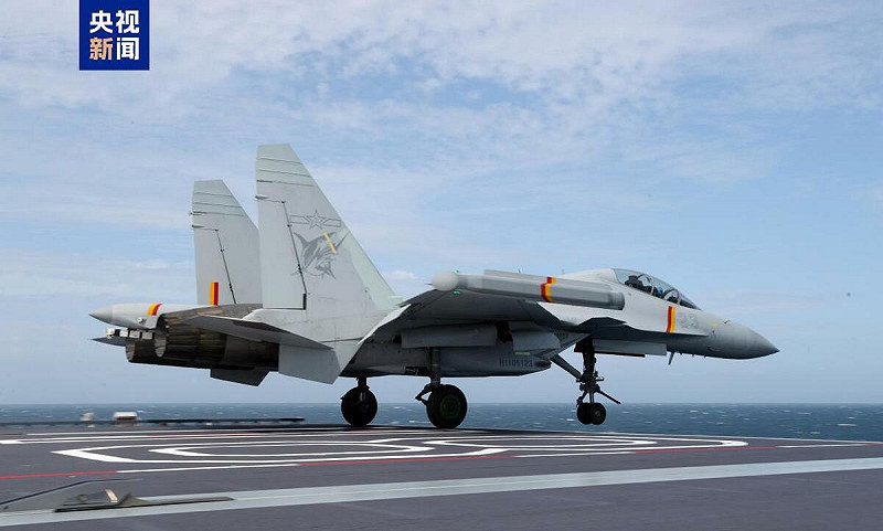 福建艦參與聯合演習測試電磁彈射系統，殲-15DT電子戰機測試。   圖：翻攝央視新聞