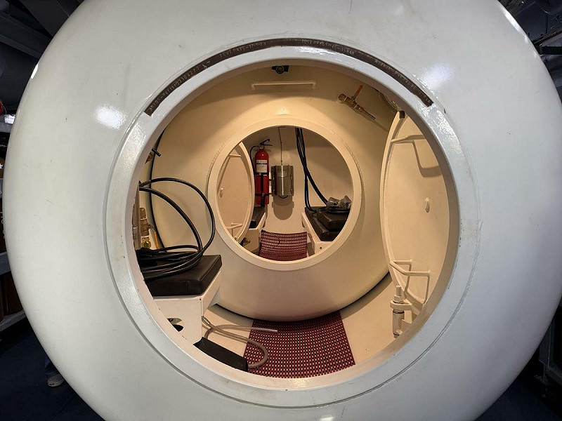 大武軍艦內的潛水減壓艙。   圖：金大鈞/攝