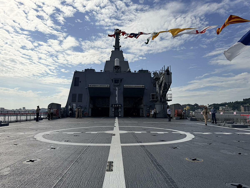 玉山軍艦上的飛行甲板。   圖：金大鈞/攝
