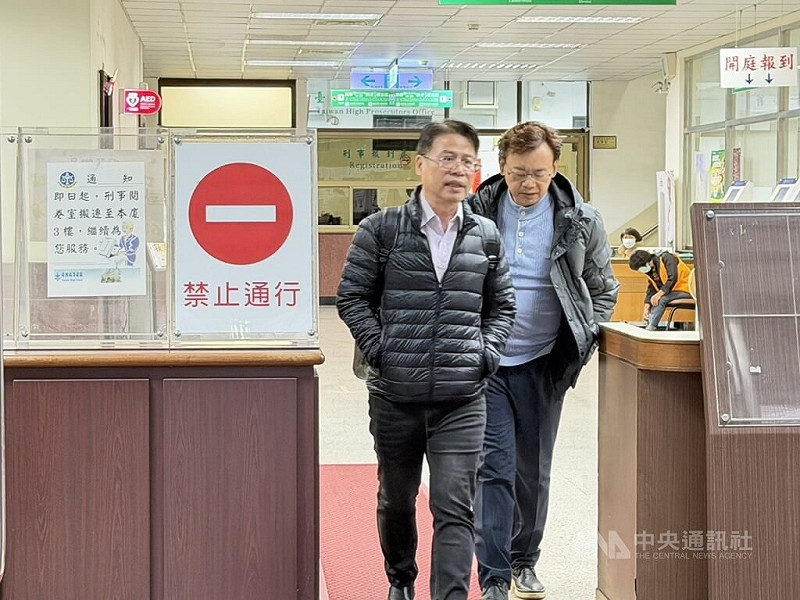 宜蘭縣長林姿妙等人涉貪案進入二審，台灣高等法院20日下午開庭審理，同案被告、羅東鎮公所經建課長趙竑勳（右）出庭應訊。中央社記者劉世怡攝　114年11月20日   