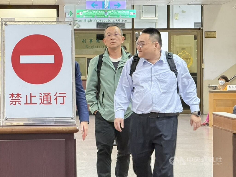 宜蘭縣長林姿妙等人涉貪案，二審台灣高等法院20日開庭審理，僅傳喚5名被告出庭，包含羅東鎮公所經建課員黃耀智（左）等人，5人均強調沒有圖利犯意。中央社記者劉世怡攝　114年11月20日   