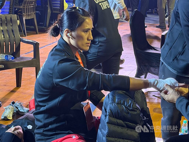 台灣女子拳擊好手陳念琴在WB盃總決賽65公斤級闖進決賽，希望在今年最後一場比賽有完美的收尾。圖為陳念琴20日在金牌戰賽前準備。中央社記者李晉緯大諾伊達攝　114年11月20日   