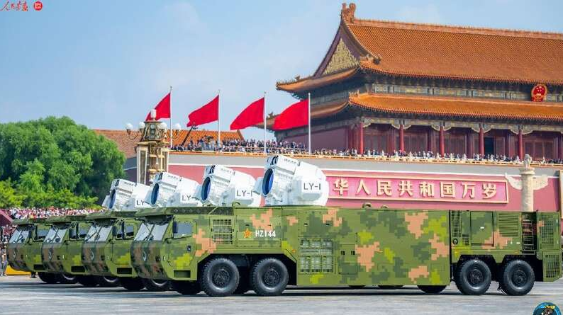 隨著測試平台逐步成熟，外界普遍預期未來雷射武器將逐步擴大裝備於 052D、055 等主力驅逐艦。   圖:翻攝自科大烽火