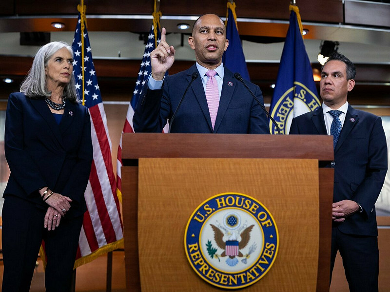  新任眾議院民主黨領袖哈基姆．傑弗里斯（Hakeem Jeffries）。 圖：翻攝自 X 