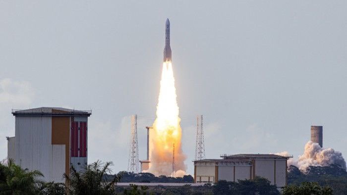 德國政府批准史上第一份國家太空防衛戰略,規模達 350 億歐元(約 12.6 兆元台幣)。圖為歐洲的亞利安6號運載火箭發射畫面。 圖:翻攝自 X 德國政府批准史上第一份國家太空防衛戰略,規模達 350 億歐元(約 12.6 兆元台幣)。圖為歐洲的亞利安6號運載火箭發射畫面。 圖:翻攝自 X