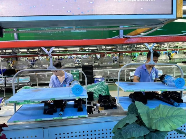 該報導分析認為，越南經濟增長率成功超越印度的主要原因，與美國川普政府推出的關稅政策有關。   圖：翻攝自 騰訊網 時代周報