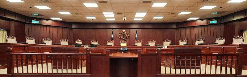 1995 年震驚社會的富商黃春樹擄人勒贖撕票案，兩名死囚黃春棋與陳憶隆關押長達 29 年，成為台灣司法史上關押最久的死囚。隨著憲法法庭去年判定刑法「擄人勒贖殺人罪唯一死刑」規定違憲，案件迎來新進展。   圖:翻攝自憲法法庭網站