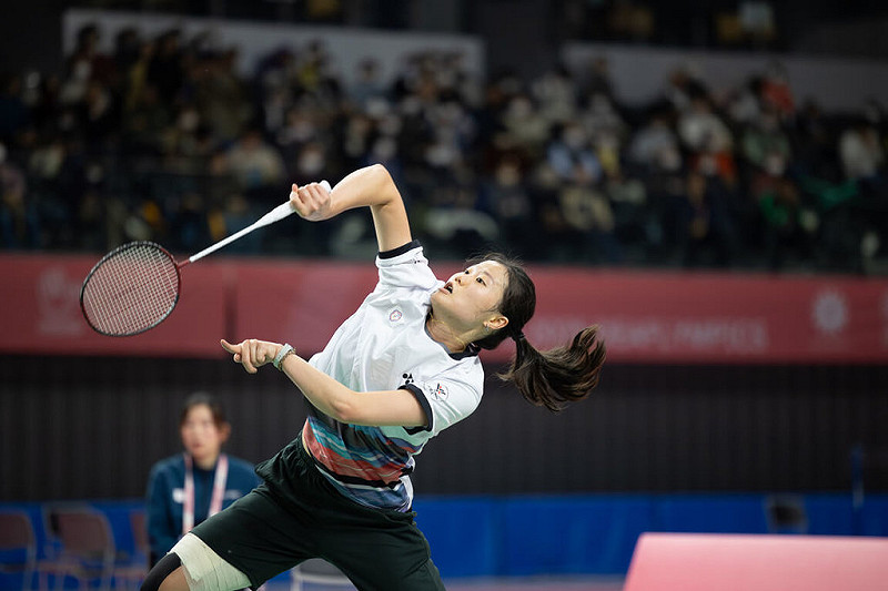 台灣羽球女將沈彥汝（前）21日在日本東京舉行的2025達福林匹克運動會（簡稱聽奧）女單金牌戰吞敗，不過仍替台灣代表團進帳一面銀牌。（運動部提供）中央社記者陳容琛傳真　114年11月21日   