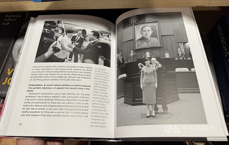 捷克前眾議長艾達莫娃在新書分享2023年率團訪問台灣的經歷，提到台灣對捷克的尊重，以及政治與文化上的共鳴，在每一個細節中都能感受到。中央社記者劉郁葶布拉格翻攝　114年11月21日   圖：中央社提供