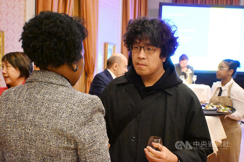 民進黨立委沈伯洋赴荷蘭海牙出席國際自由聯盟會議，與各國議員交流。中央社記者吳柏緯海牙攝　114年11月22日   圖：中央社提供