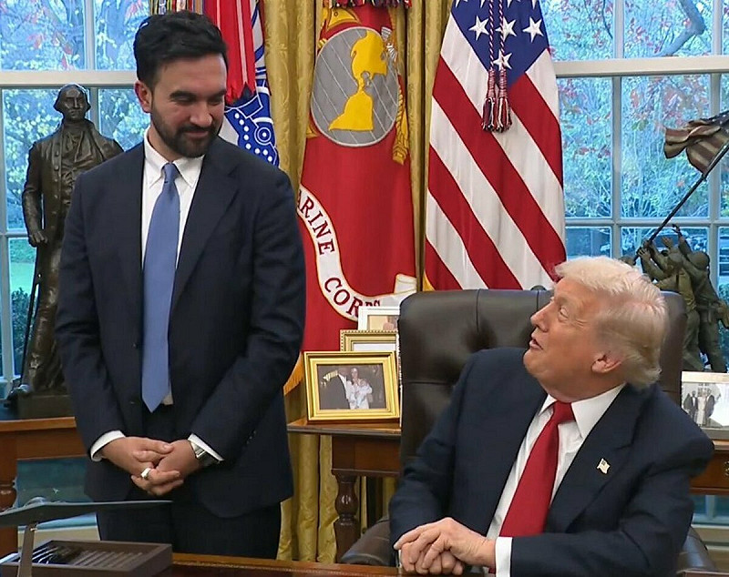 美國總統川普於 11 月 21 日在白宮接見即將上任的紐約市長佐蘭·馬姆達尼（Zohran Mamdani），現場氣氛既緊張又有趣，成為媒體熱點。   圖:翻攝自X帳號@fangshimin