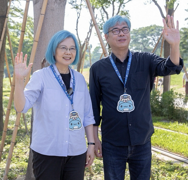 蔡英文、陳其邁以AI換上藍髮挺TWICE   圖：翻攝自蔡英文Threads