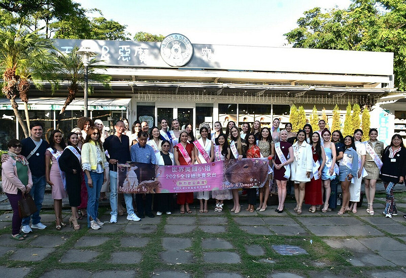 2025世界美顏小姐全球總決賽34國佳麗，南下高雄造訪「天使與惡魔寵物園區」。   圖：孫家銘攝