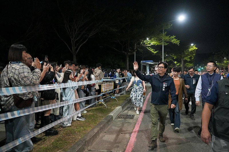 陳其邁前往世運主場館視察場館及疏運狀況。   圖：高雄市文化局/提供