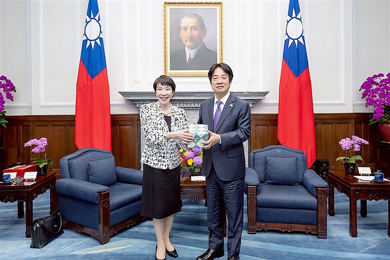 日本網友分享首相高市早苗去年率眾議員來台參訪拜會總統賴清德的照片。   圖：翻攝外交部X（前推特）