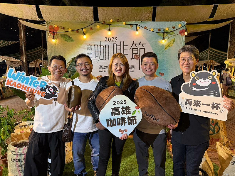 高閔琳(中)開辦的高雄咖啡節，今年邁入第二屆就已展現亮眼觀光效益。   圖：高雄市觀光局/提供