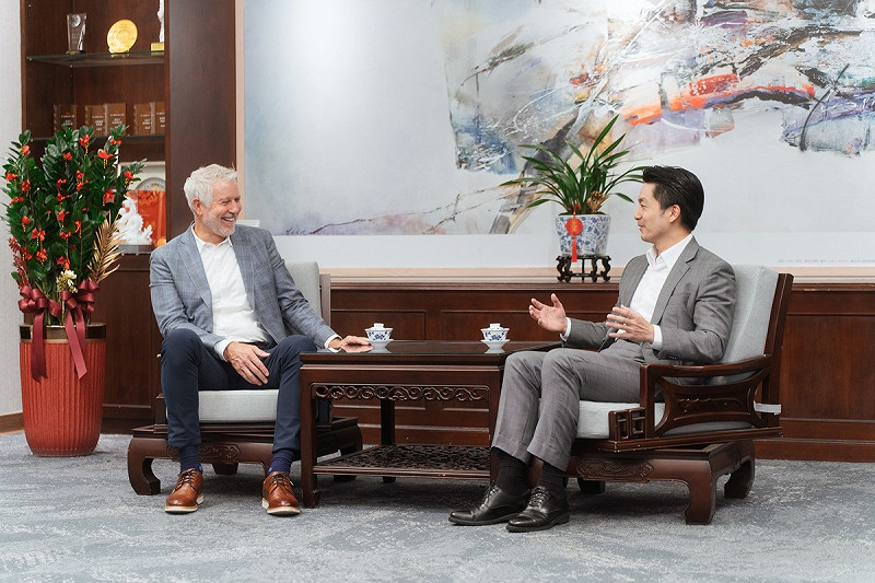台北市長蔣萬安（右）分享18日與輝達副總裁Scott Ekman（左）會面照片。   圖：台北市政府 / 提供
