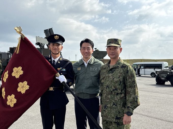 小泉進次郎前往日本最西端的沖繩縣與那國町，與那國島距離台灣約 110 公里。   圖：翻攝自小泉進次郎 Ｘ