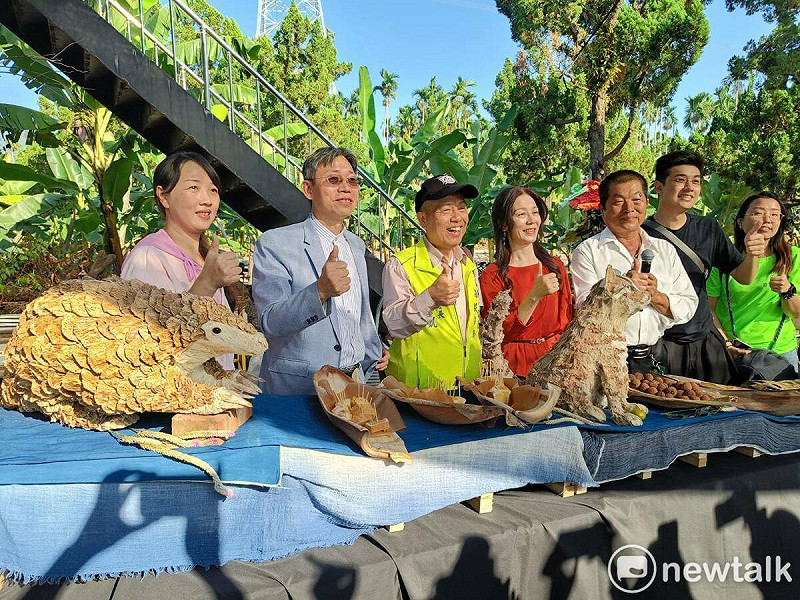 農業部農村發展及水土保持署南投分署與商業發展研究院合作，導入永續與數位商務平台，今（24）日於南投縣集集鎮集元果觀光工廠舉辦永續企業專區平台上架記者會。   圖：唐復年/攝