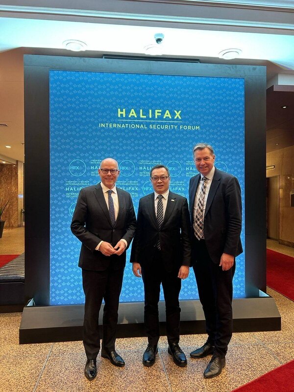 外交部政務次長陳明祺在參與論壇期間會晤德國國會議員Peter Beyer及Stephan Mayer 並合影留念。 圖:外交部提供 外交部政務次長陳明祺在參與論壇期間會晤德國國會議員Peter Beyer及Stephan Mayer 並合影留念。 圖:外交部提供