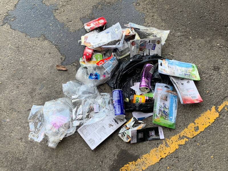 巡守隊破袋指出，研判可能與騎自行車的遊客有關。   圖：翻攝鹿港溪巡守隊粉專