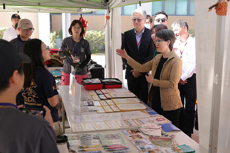 副總統蕭美琴25日親臨內政部消防署中部備援中心，出席「2025年國家MRT搜救犬救援能力認證活動」開幕。   圖：消防署提供