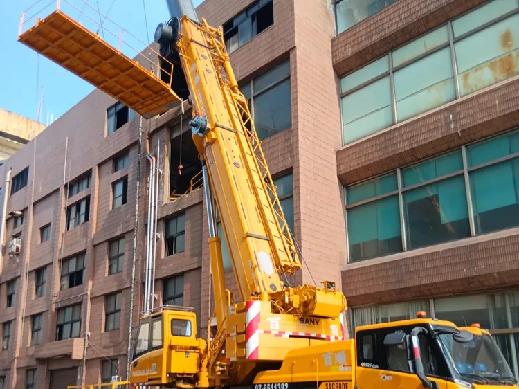 海霸王高雄分公司驚傳工安死亡意外。   圖：翻攝畫面