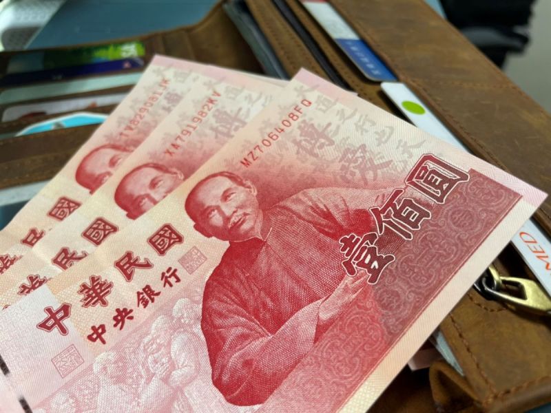 網友發現智取店的現金無人敢拿，衍生出台灣最容易被偷的熱議話題。   圖：記者張嘉哲攝（示意圖）