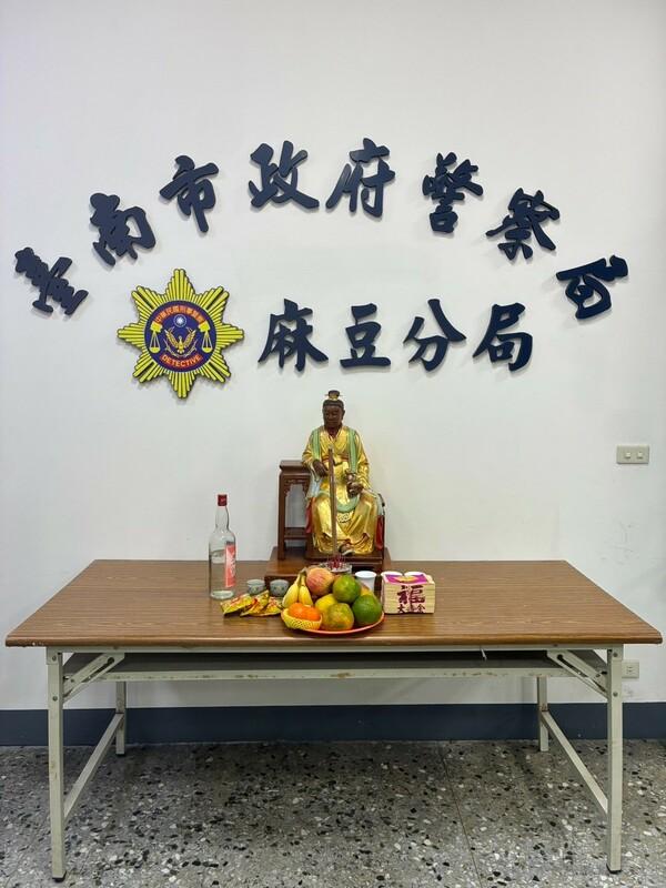 台南麻豆九龍太子宮「卯兔星君」神尊金身日前失竊，經10日追查成功尋回。   圖：警方提供