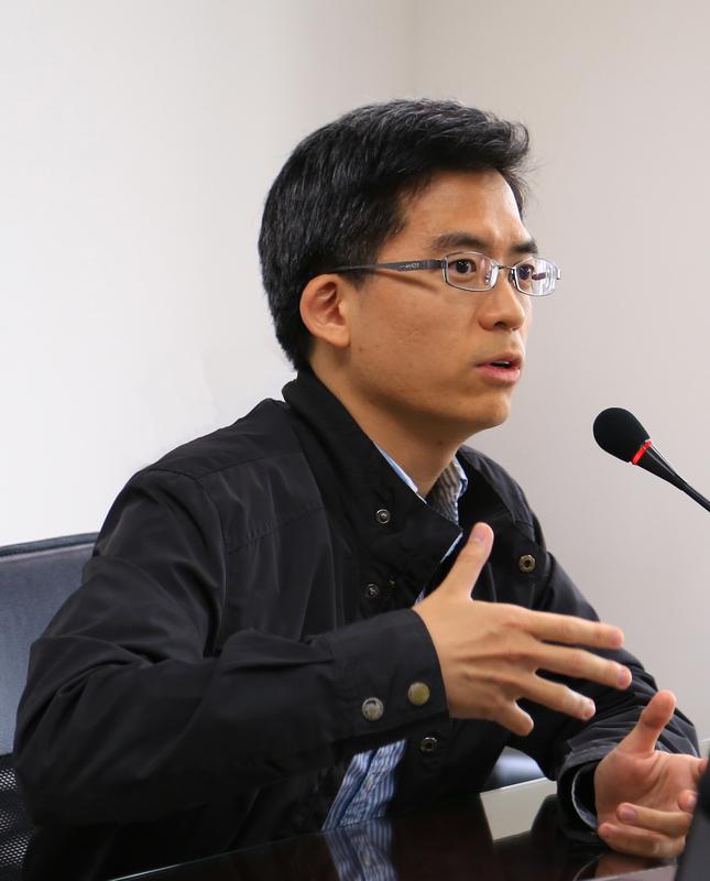 中研院歐美所助理研究員邵允鍾26日表示，在我國法律框架下，中國籍人士本來就是「特殊的外國人」，不應該將運用一般外國人的國籍法運用在中國籍人士上，這樣不但拆解兩岸關係條例法律虛構，反而還平白送藍白選票。   圖：取自中研院官網