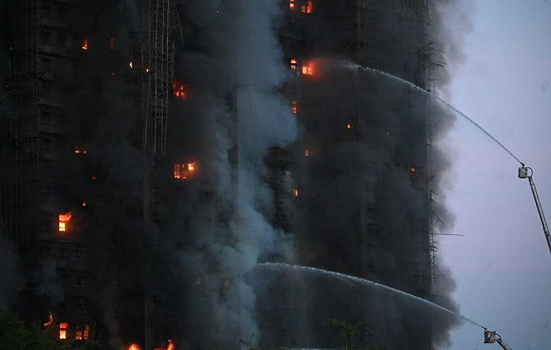 宏福苑今日發生嚴重火災，截至下午 5 時，火警共造成 7 人不適，其中 4 人傷重不治，3 人送院救治，2 人情況危殆、1 人情況穩定。   圖：翻攝自 X