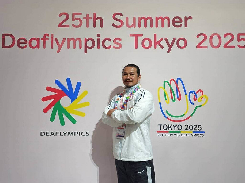 東京達福林匹克運動會（簡稱東京聽奧）26日舉辦閉幕典禮，台灣代表團由曾獲聽奧田徑十項全能金牌的教練安慶隆（圖）擔任掌旗官，為本屆聽奧畫下句點。（運動部提供）中央社記者陳容琛傳真 114年11月26日   