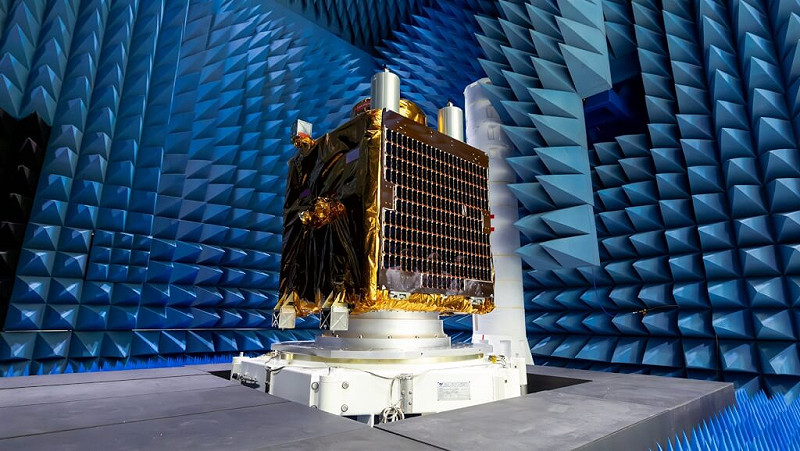 台灣首個自製光學遙測衛星星系「福衛八號」第1顆衛星「齊柏林」。   圖：總統府提供