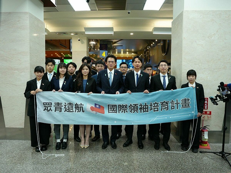 有媒體昨日揭露，黃國昌一行人原本想約見自民黨副總裁麻生太郎、立憲民主黨主席野田佳彥、東京都知事小池百合子、日本維新會高層等親台派政治人物，但相關約訪全遭婉拒。   圖：翻攝自民眾黨臉書