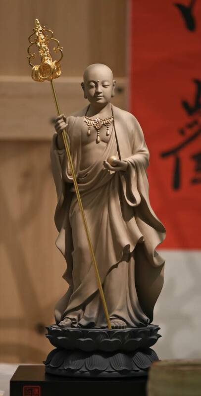 佛不是溫溫吞吞、逆來順受的代名詞」，真正的佛法強調的聽人民聲音趕快回應、勇敢扛責任，而非逃避衝突。   圖：取自張景森臉書