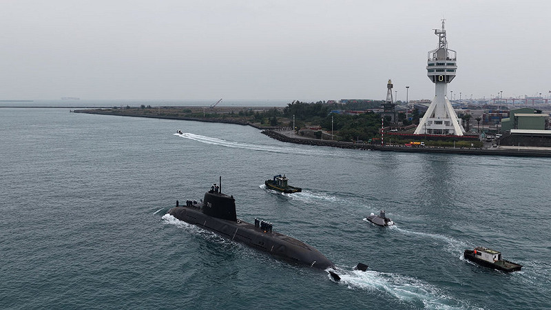 潛艦國造原型艦海鯤艦27日出港，進行第4次浮航海試。（台船公司提供）中央社記者吳書緯傳真　114年11月27日   