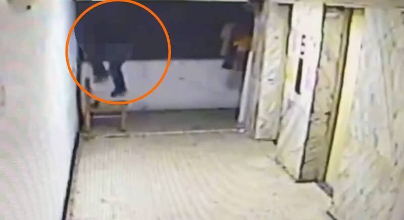 黃嫌攀爬外牆侵入住宅行竊。   圖：翻攝畫面