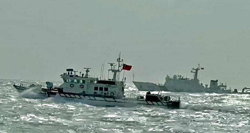 中國海警「14603」、「14605」、「14515」及「14529」等四艘船，28日上午入侵金門水域，海巡艇併航驅離。   圖：海巡署提供